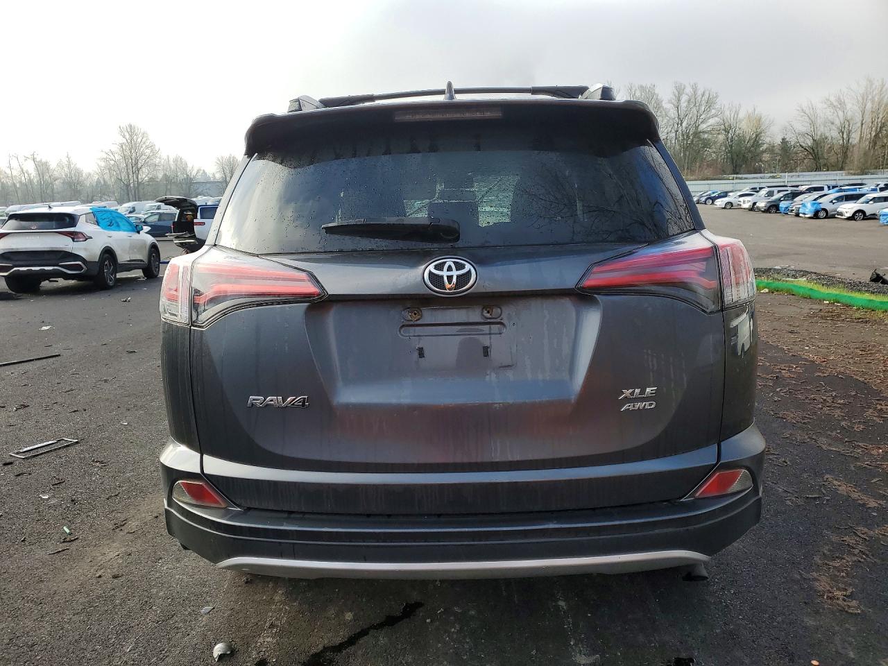2016 TOYOTA RAV4 XLE photo 11