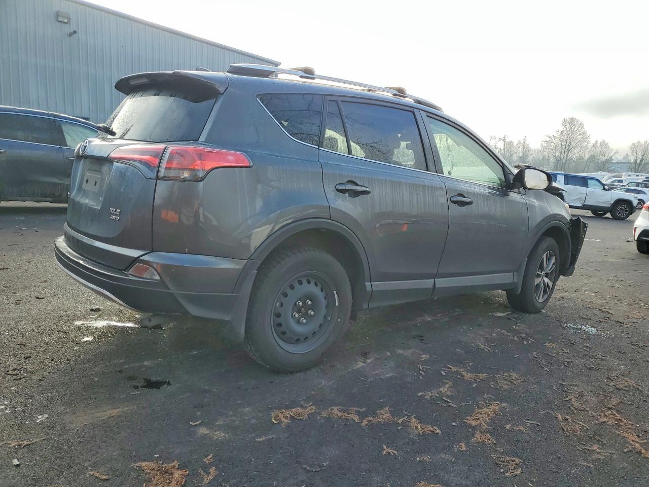 2016 TOYOTA RAV4 XLE photo 5