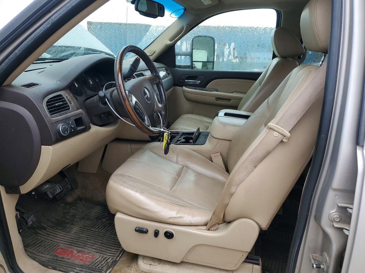 2007 GMC NEW SIERRA DENALI photo 13