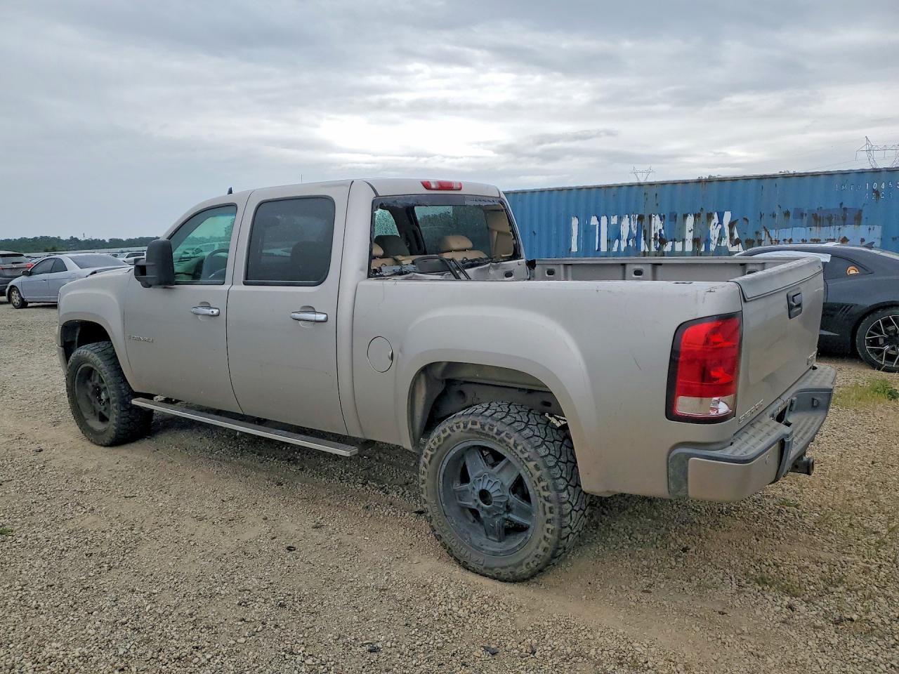 2007 GMC NEW SIERRA DENALI photo 3