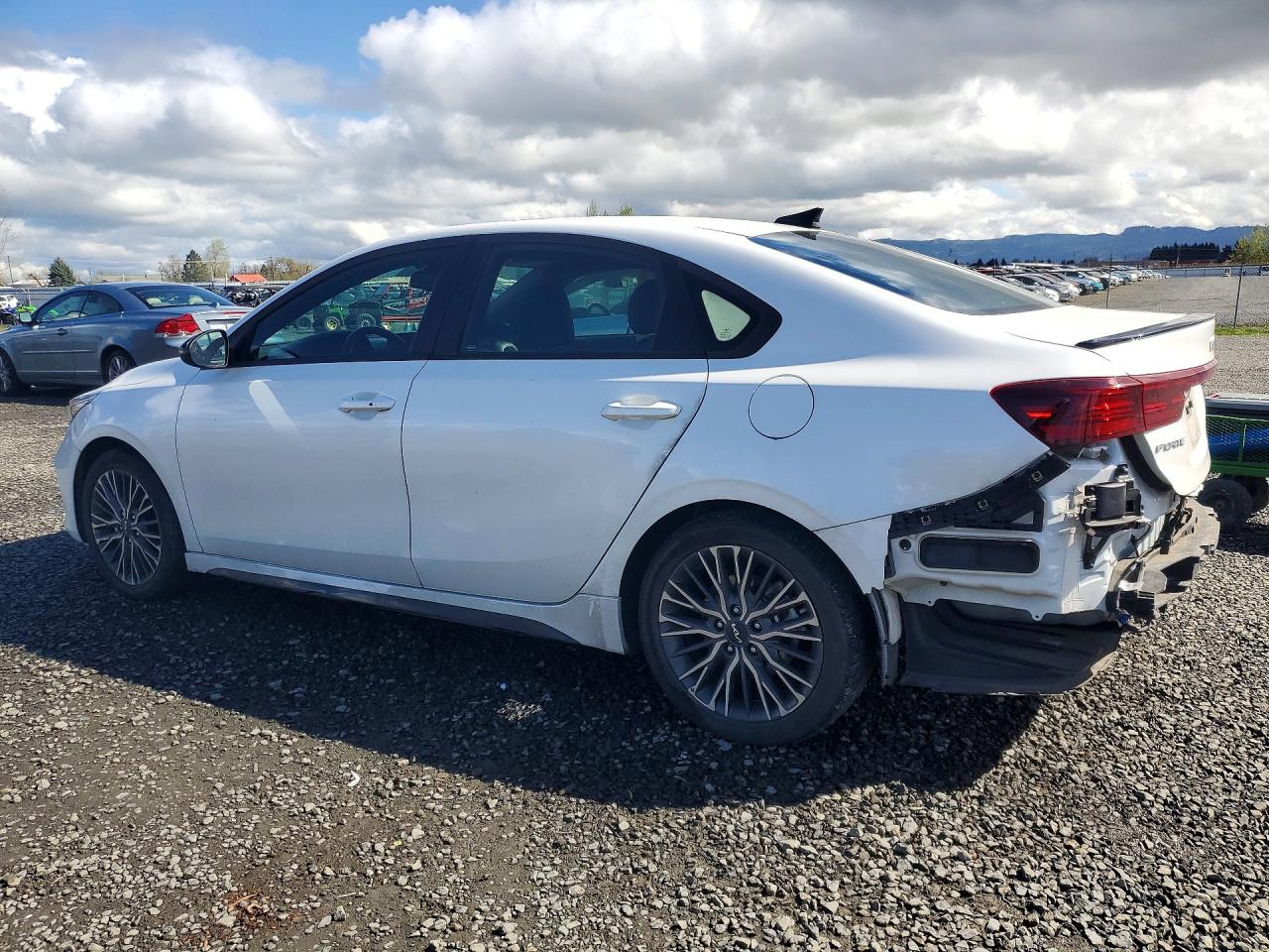 2023 KIA FORTE GT-LINE photo 2