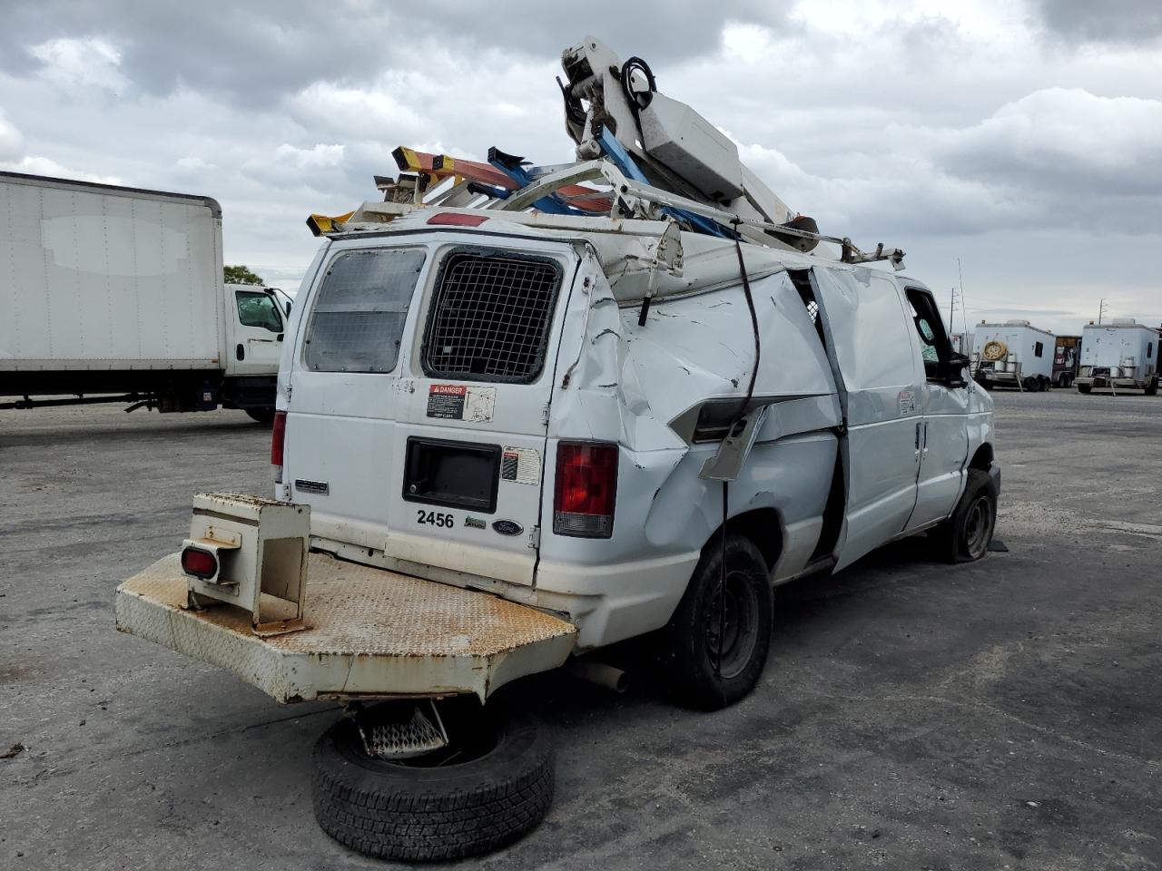 2010 FORD ECONOLINE E350 SUPER DUTY VAN photo 5