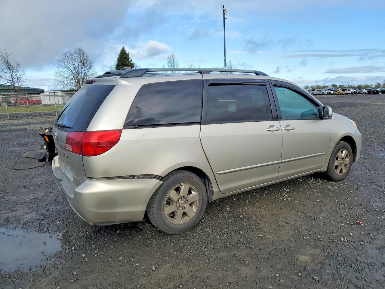 2004 TOYOTA SIENNA XLE 7 PASSENGER photo 3