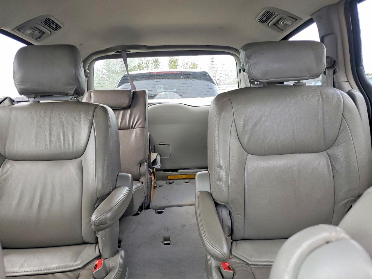 2004 TOYOTA SIENNA XLE 7 PASSENGER photo 10