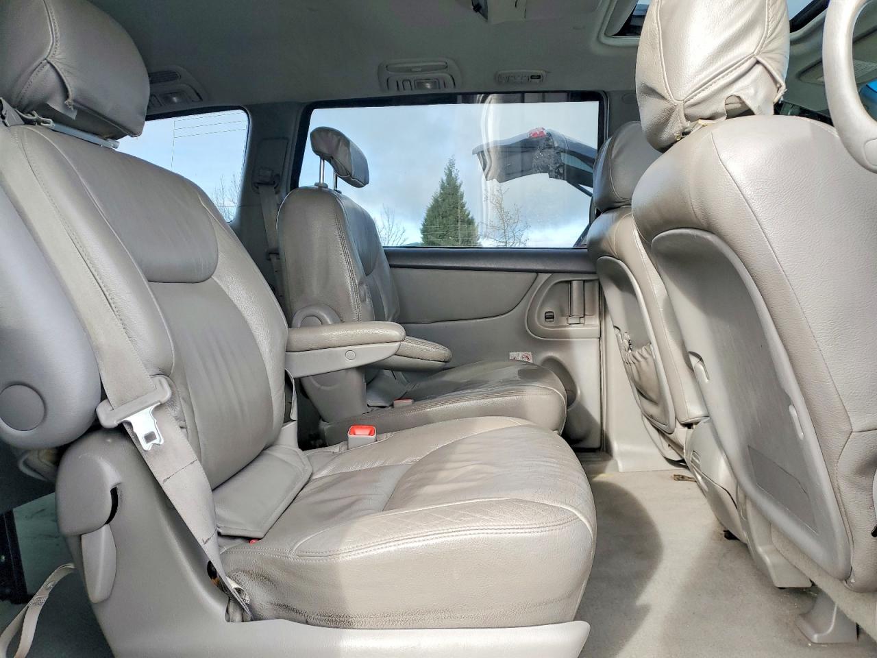 2004 TOYOTA SIENNA XLE 7 PASSENGER photo 11