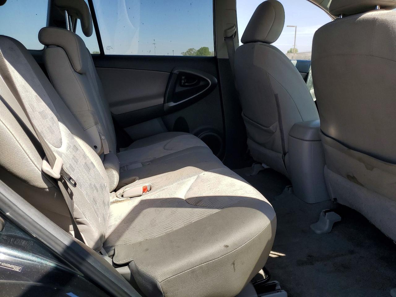 2011 TOYOTA RAV4 BASE photo 11