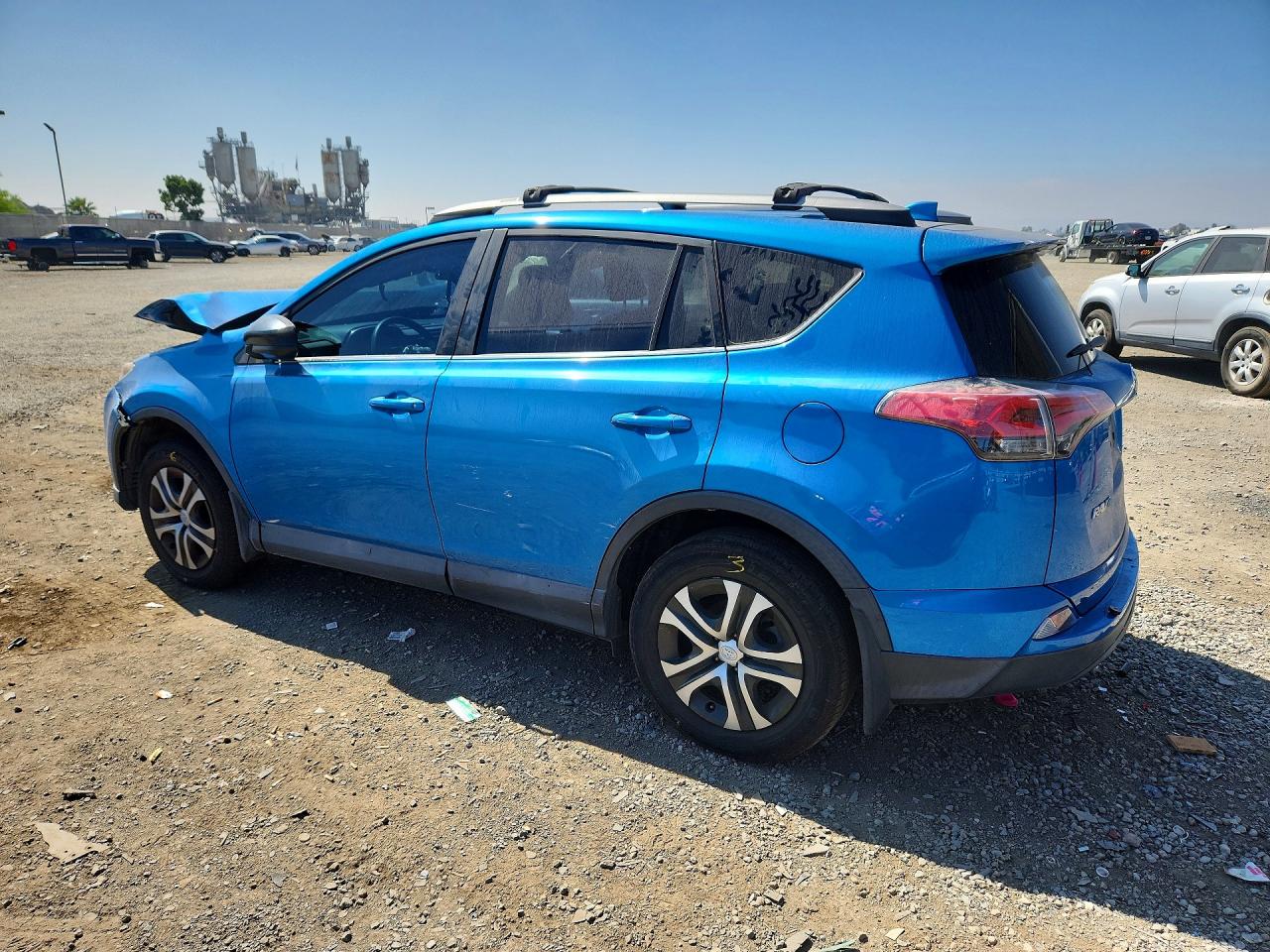 2018 TOYOTA RAV4 LE photo 3