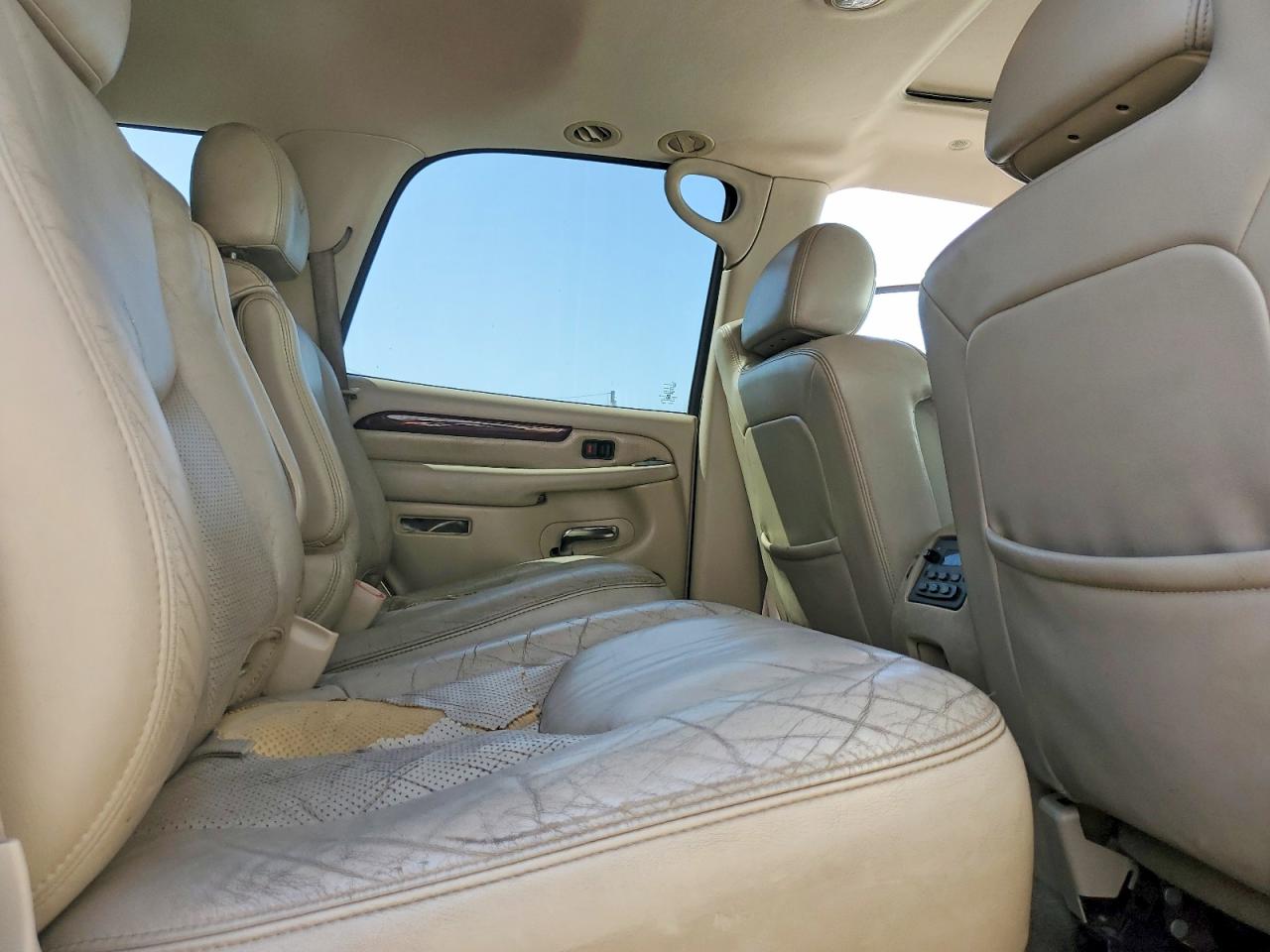 2004 CADILLAC ESCALADE LUXURY photo 31