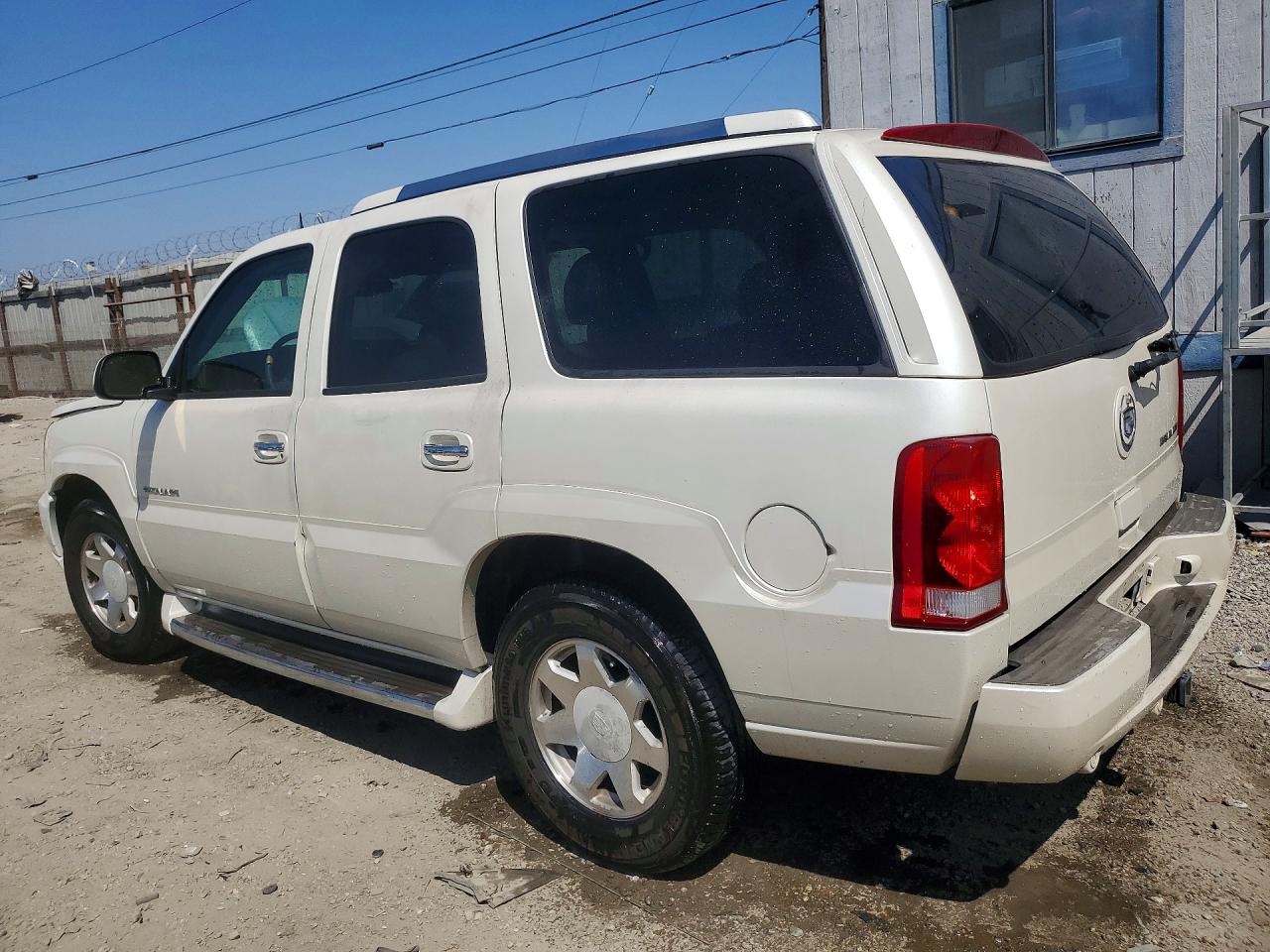 2004 CADILLAC ESCALADE LUXURY photo 4