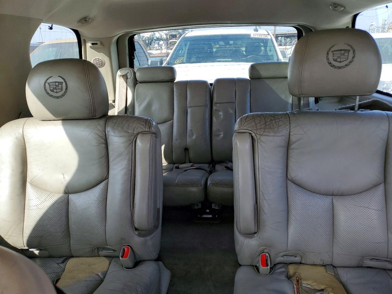2004 CADILLAC ESCALADE LUXURY photo 28