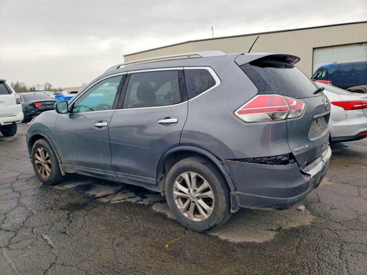 2016 NISSAN ROGUE SV photo 2