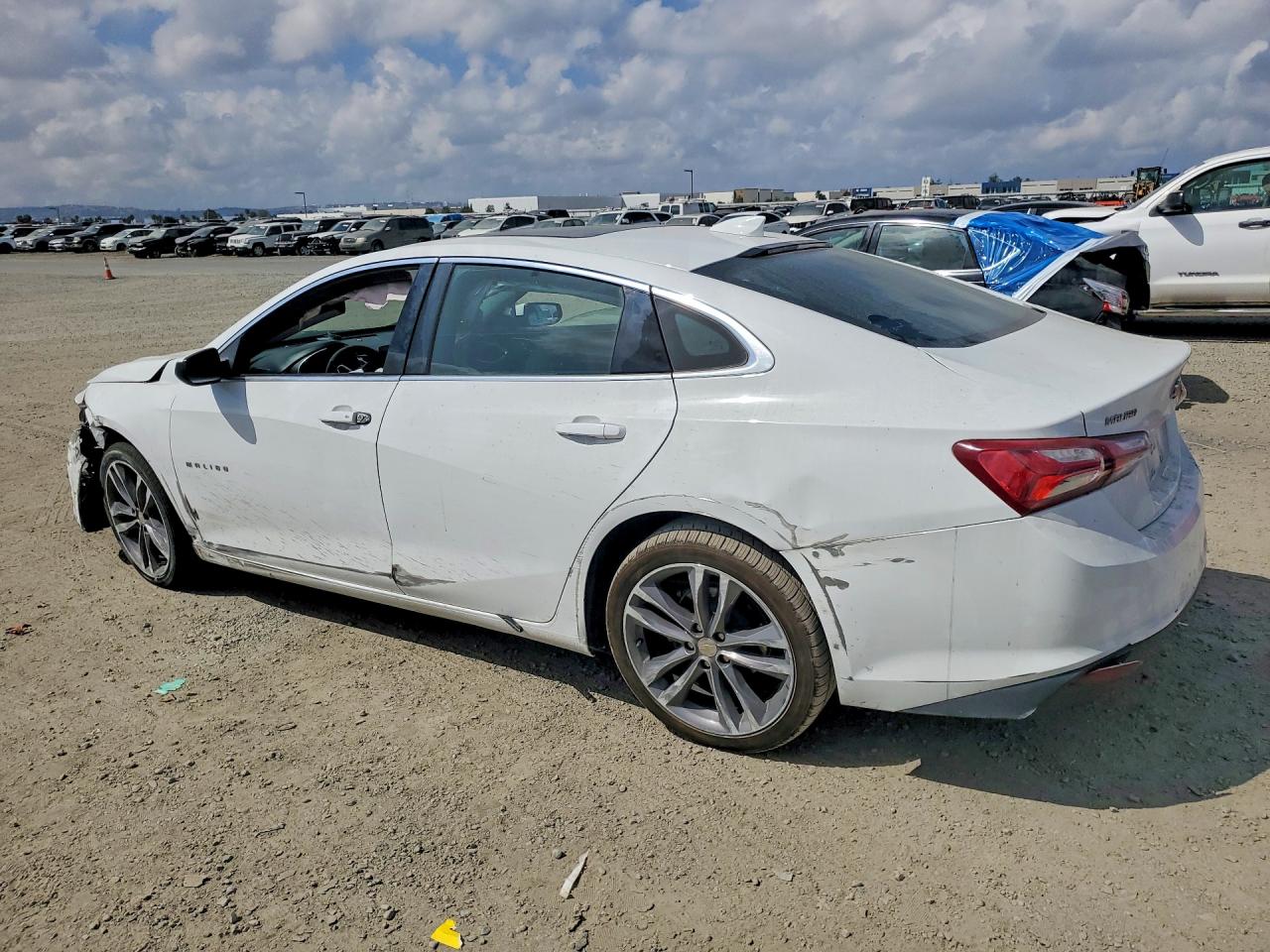 2021 CHEVROLET MALIBU LT photo 4