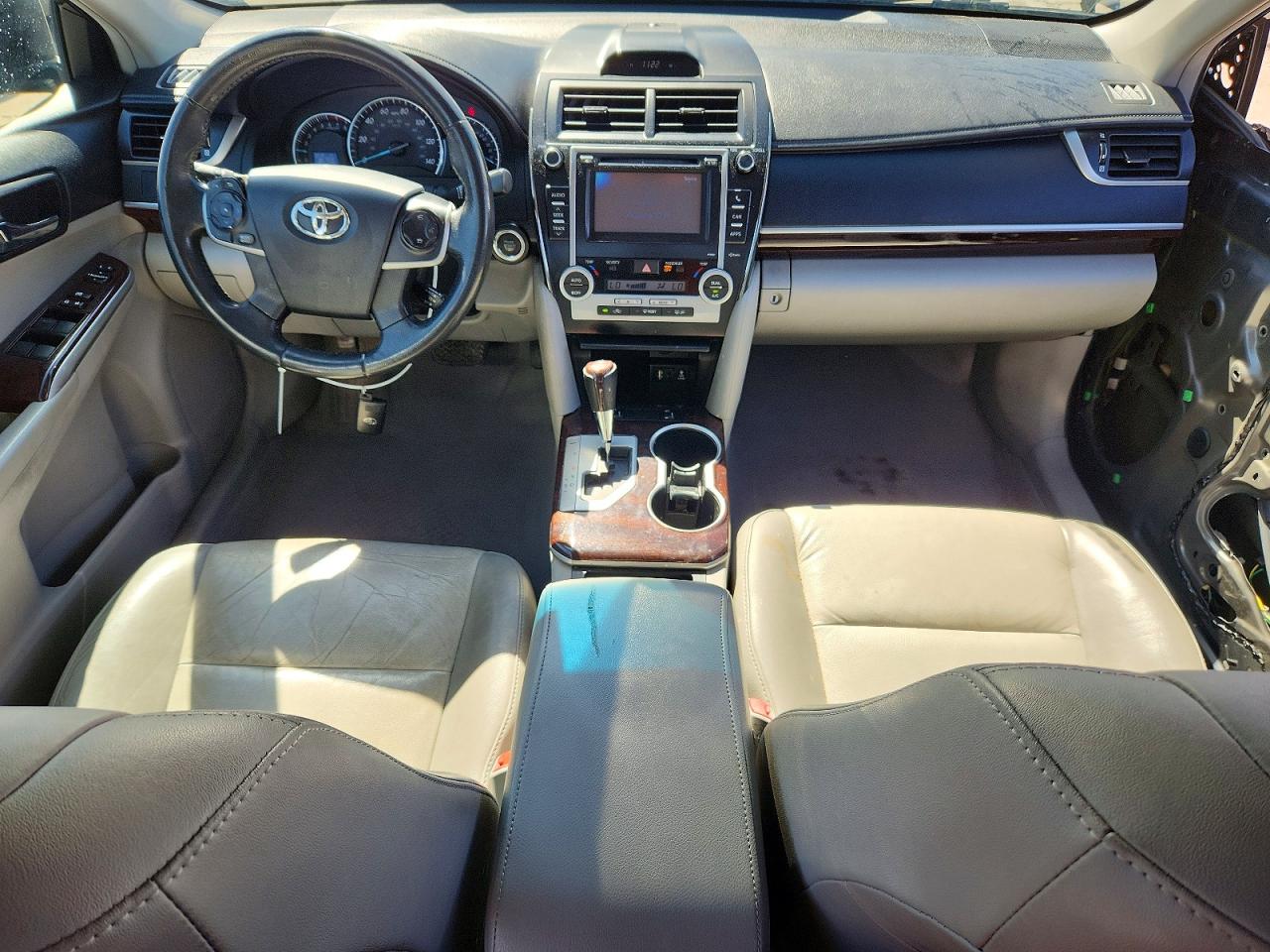 2012 TOYOTA CAMRY XLE photo 22