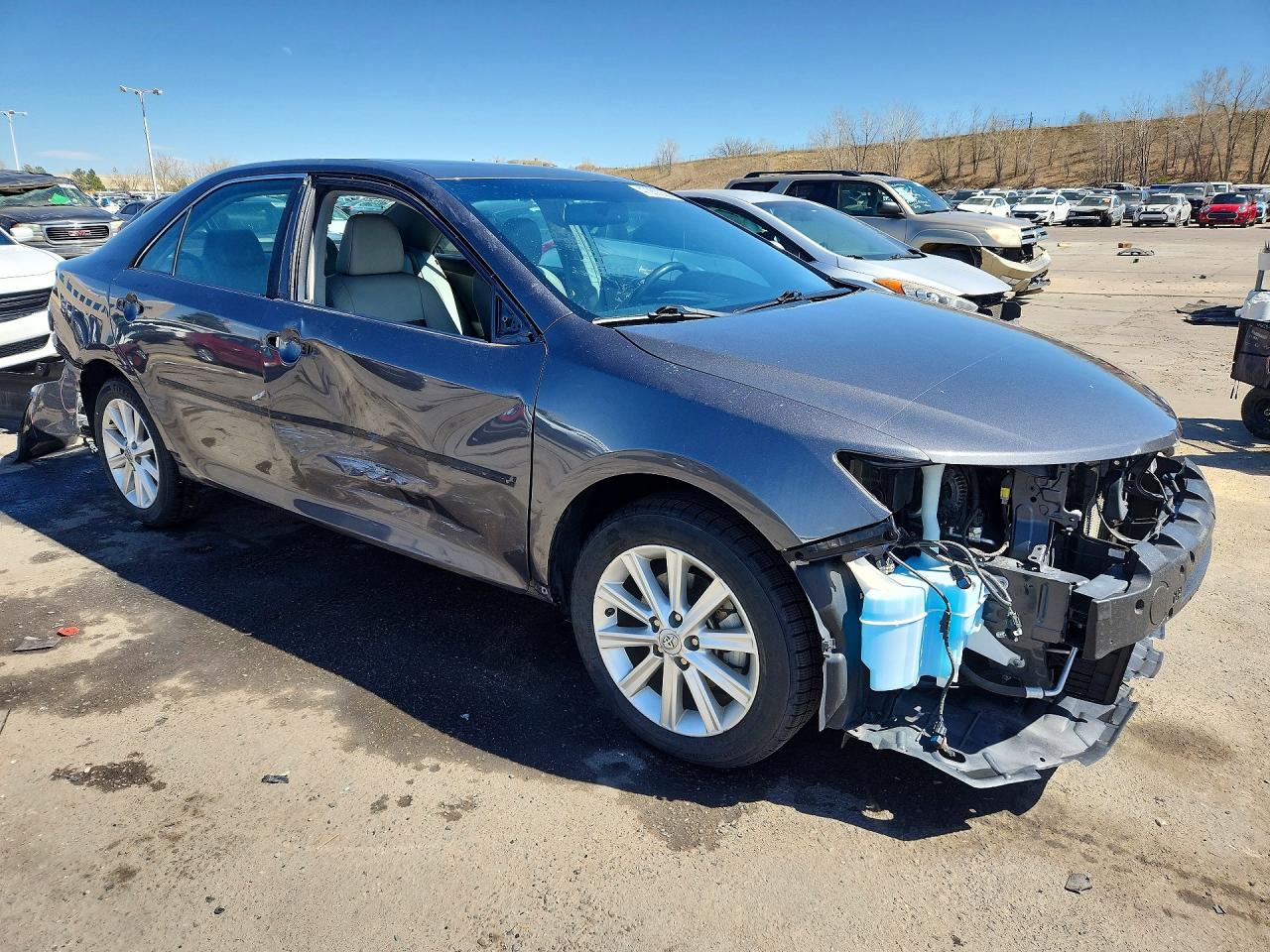 2012 TOYOTA CAMRY XLE photo 10
