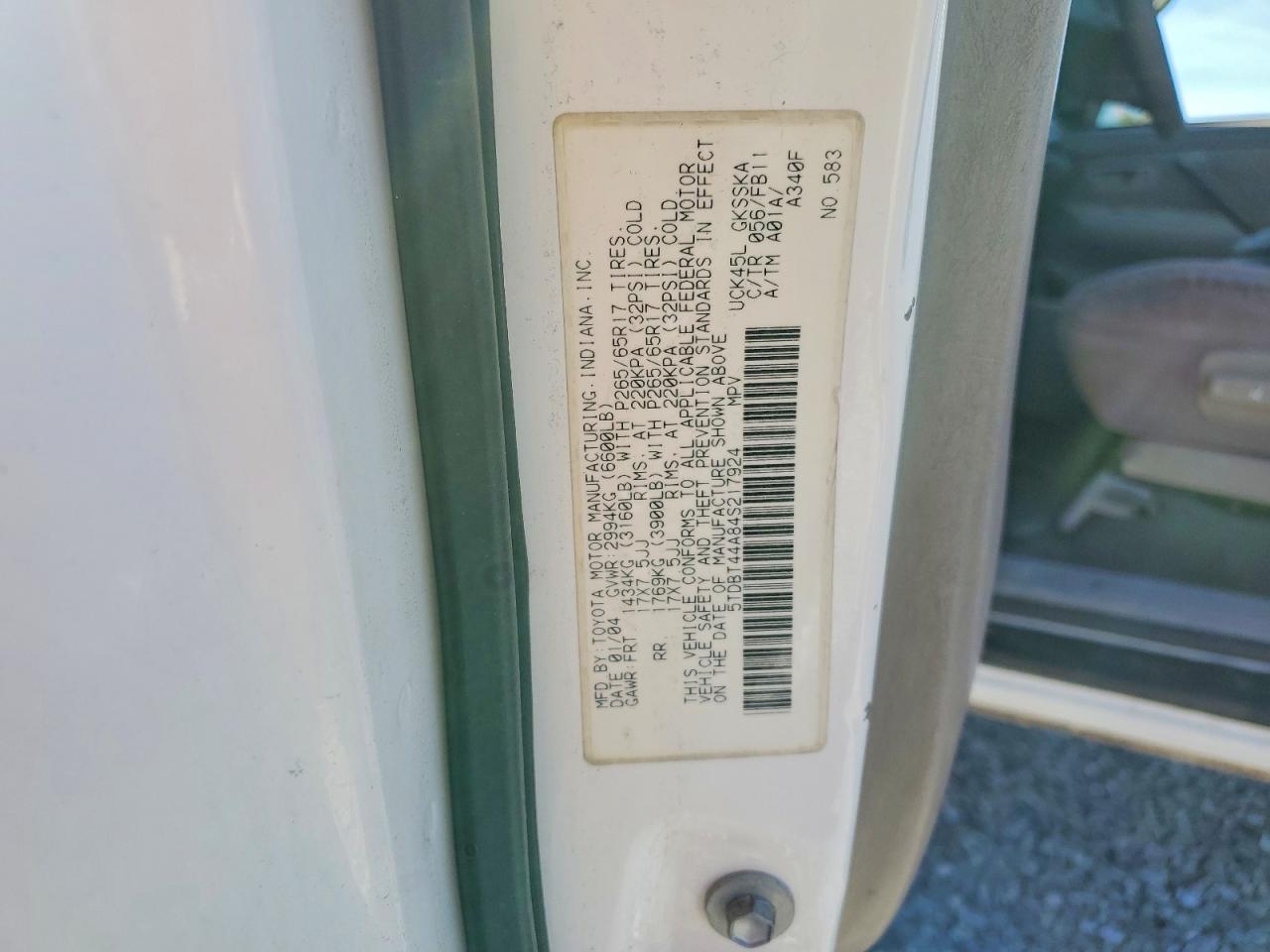 2004 TOYOTA SEQUOIA SR5 photo 37