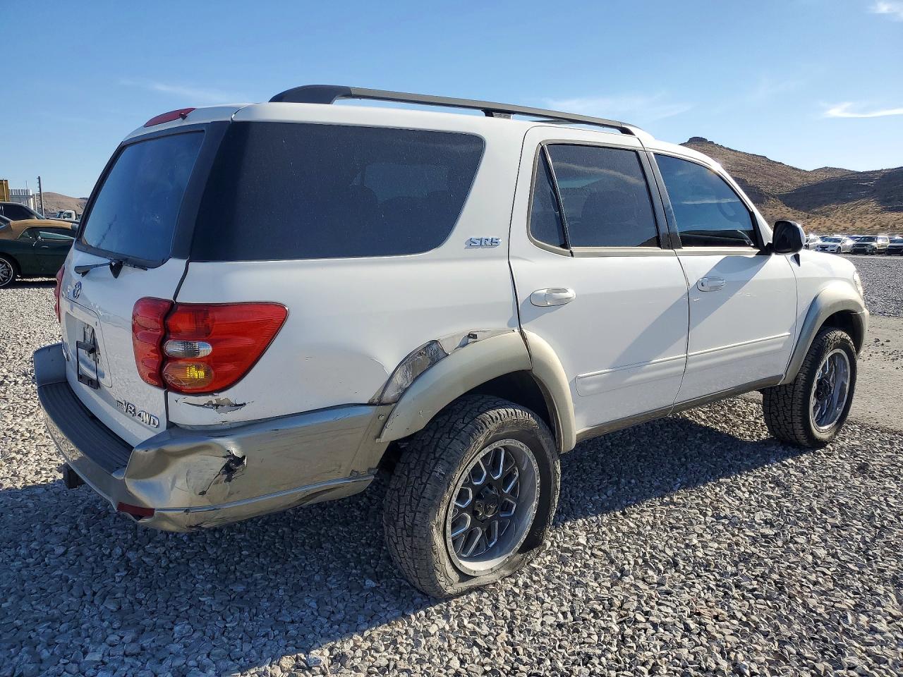 2004 TOYOTA SEQUOIA SR5 photo 7