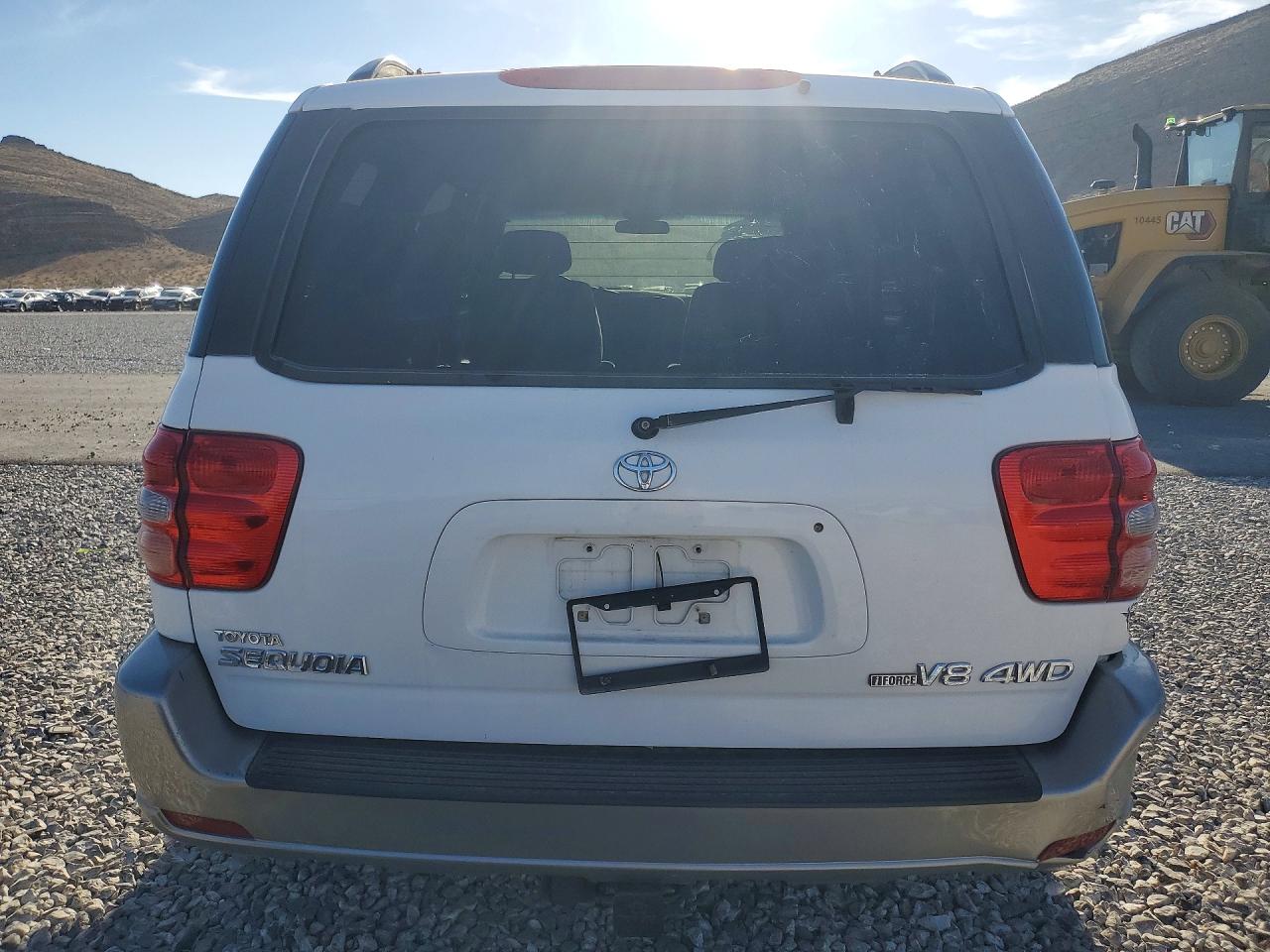 2004 TOYOTA SEQUOIA SR5 photo 16