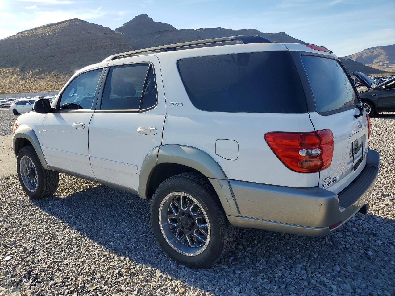 2004 TOYOTA SEQUOIA SR5 photo 4