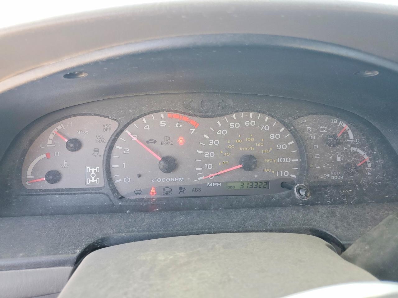 2004 TOYOTA SEQUOIA SR5 photo 25