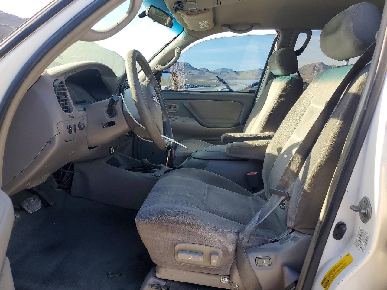 2004 TOYOTA SEQUOIA SR5 photo 19