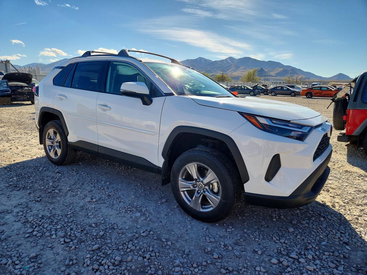 2025 TOYOTA RAV4 XLE photo 4