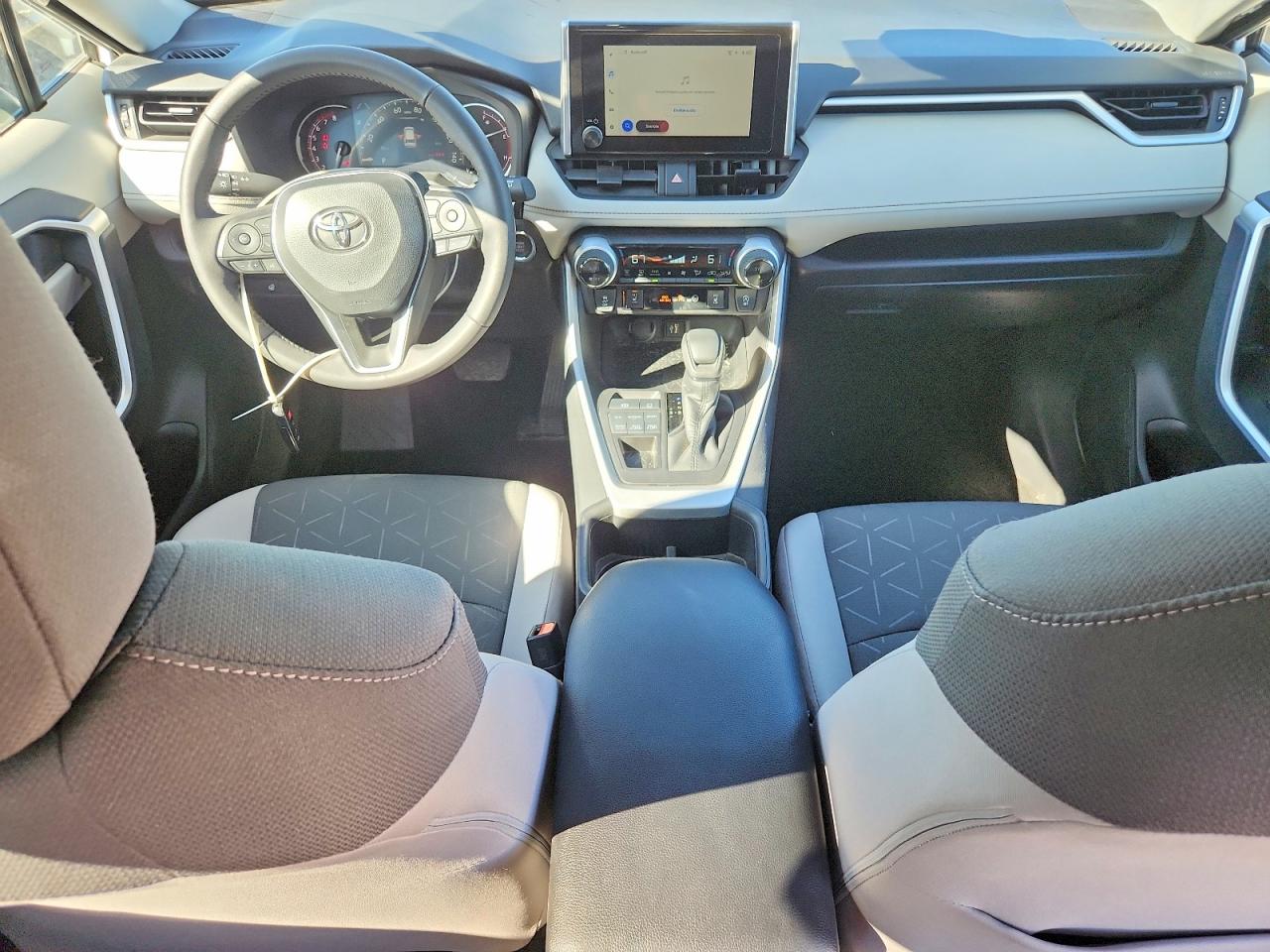 2025 TOYOTA RAV4 XLE photo 8
