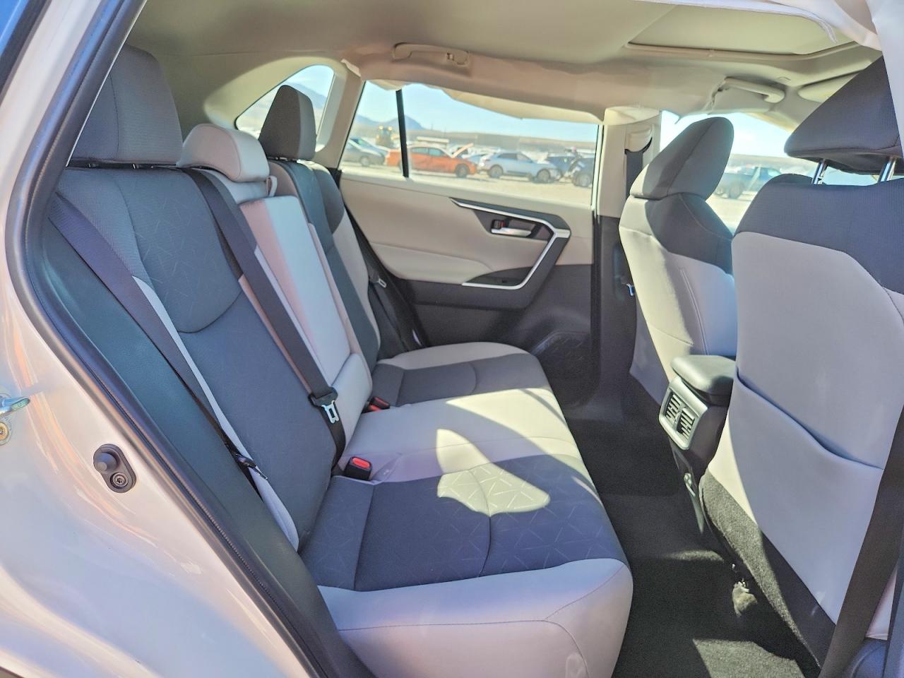 2025 TOYOTA RAV4 XLE photo 10