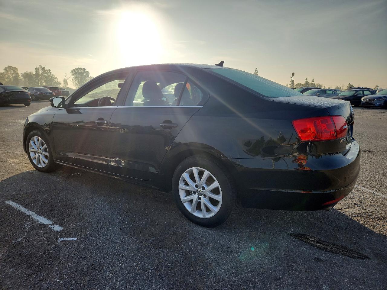 2013 VOLKSWAGEN JETTA SE photo 4