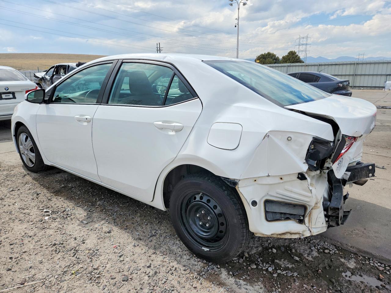 2016 TOYOTA COROLLA LE photo 3