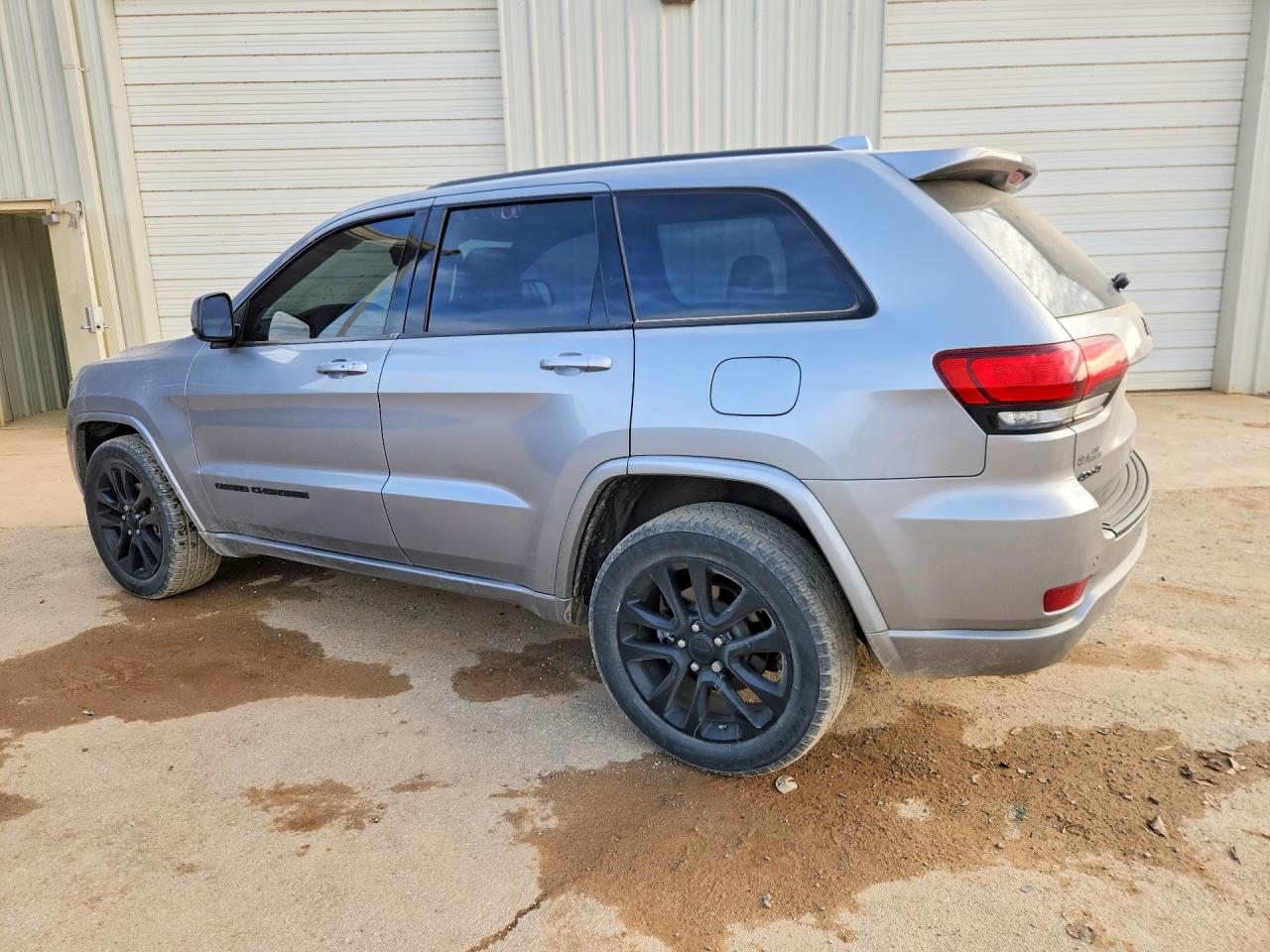 2019 JEEP GRAND CHEROKEE LAREDO photo 3