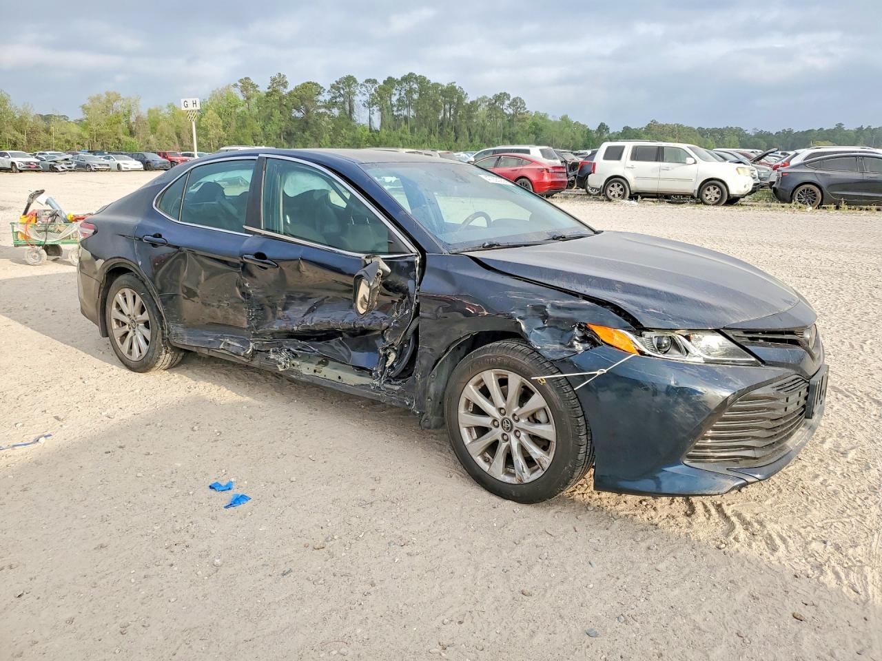 2019 TOYOTA CAMRY LE photo 7