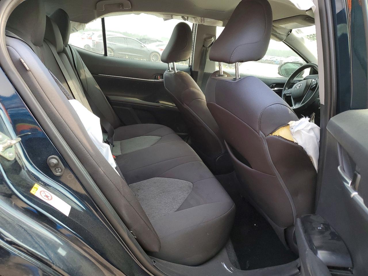 2019 TOYOTA CAMRY LE photo 19
