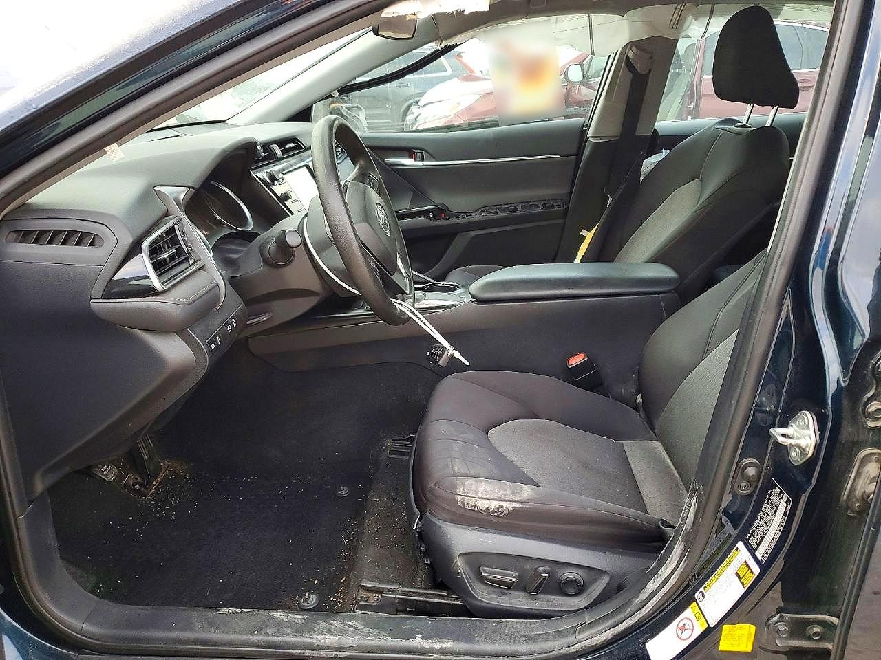 2019 TOYOTA CAMRY LE photo 13
