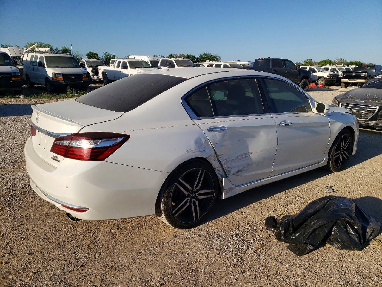 2017 HONDA ACCORD TOURING photo 3
