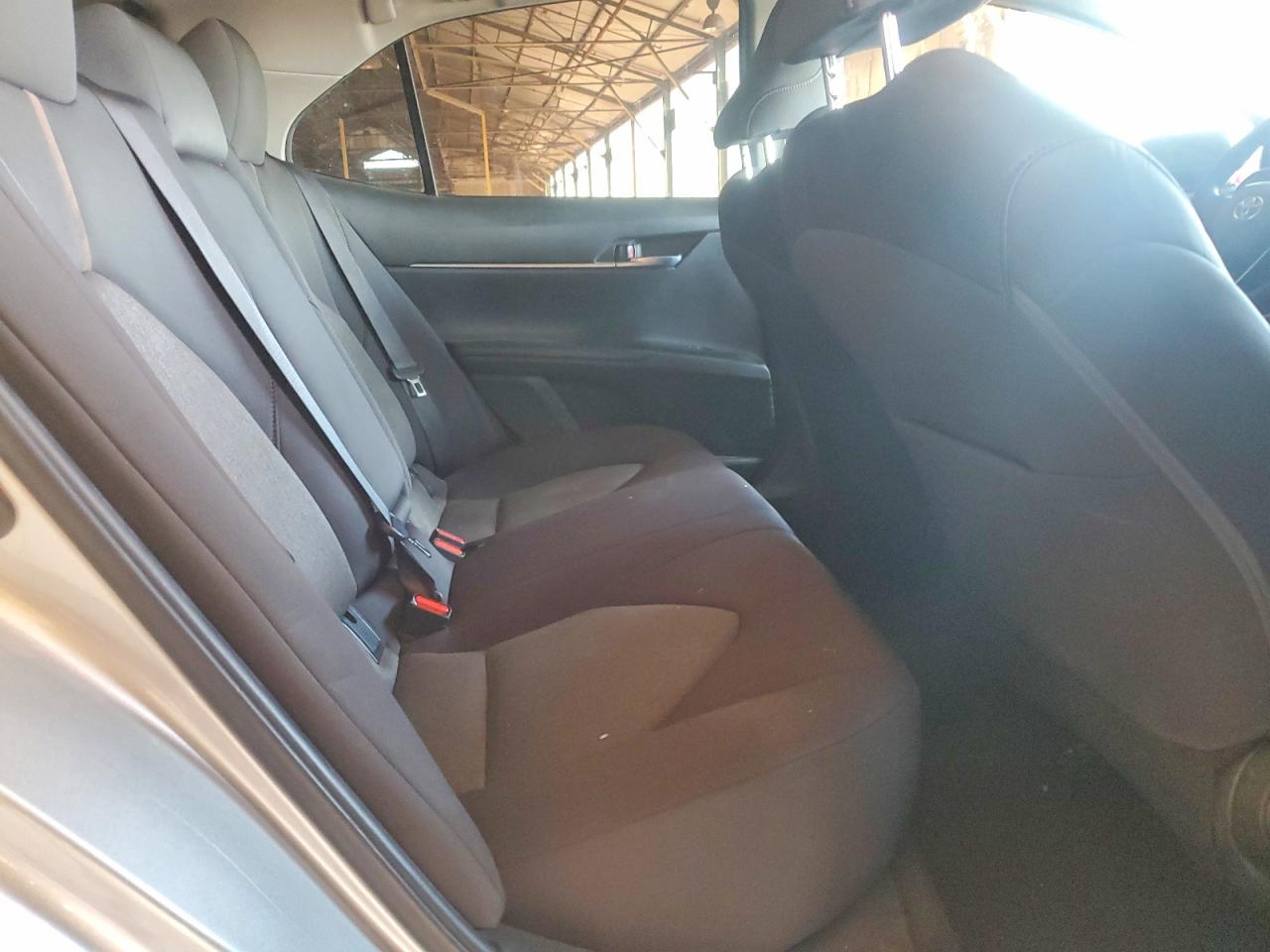 2020 TOYOTA CAMRY LE photo 10