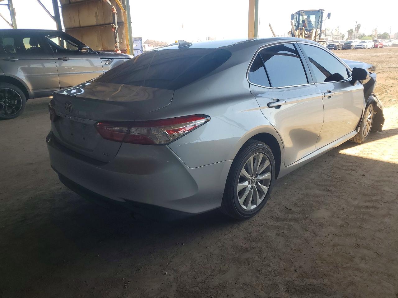 2020 TOYOTA CAMRY LE photo 3
