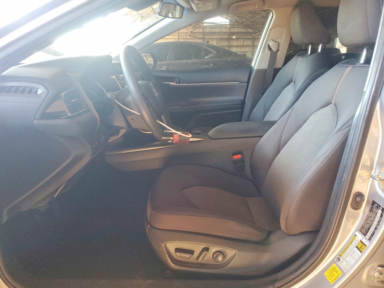 2020 TOYOTA CAMRY LE photo 7