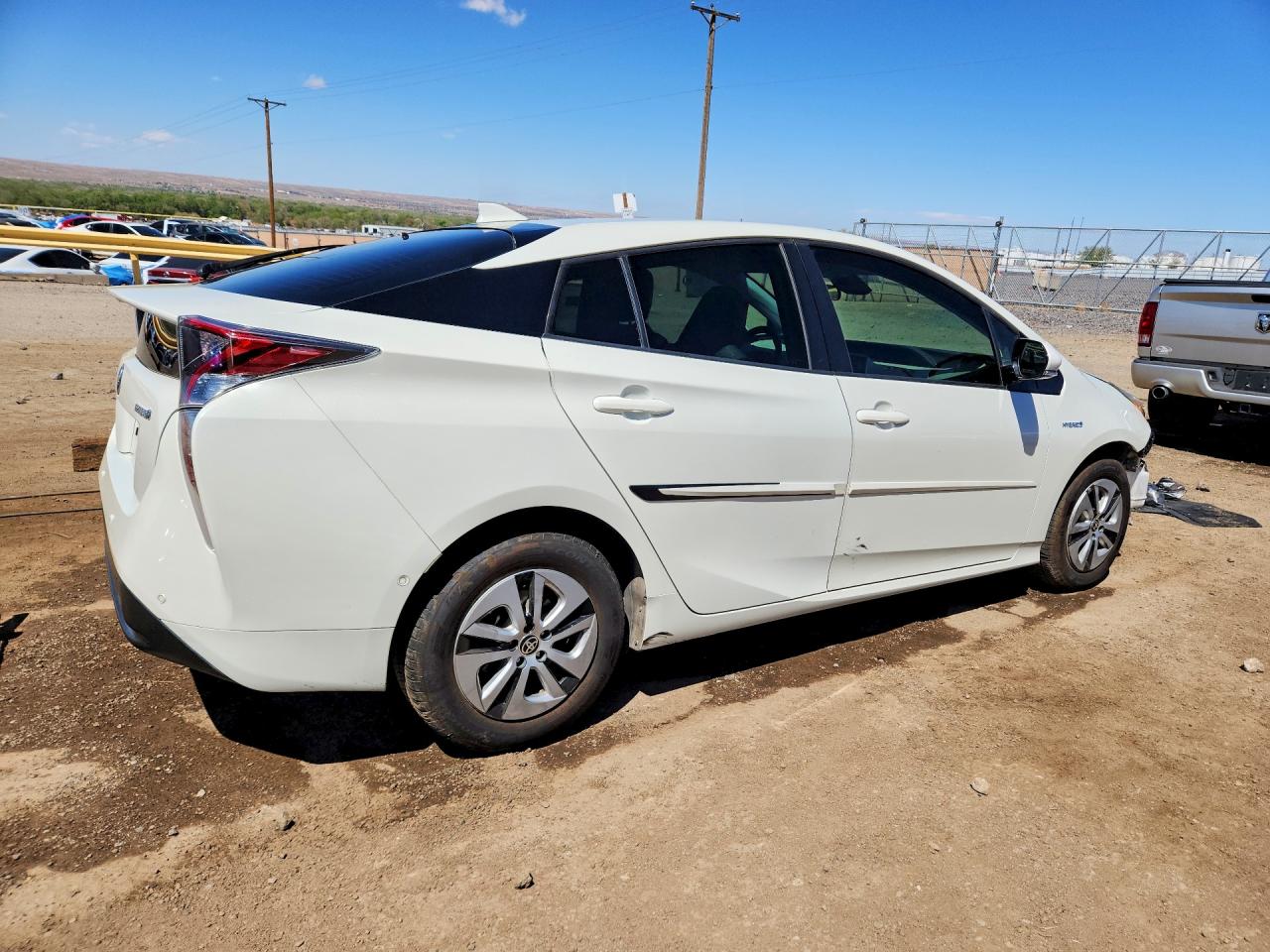 2017 TOYOTA PRIUS TWO photo 5
