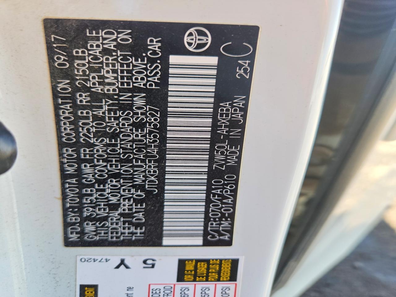 2017 TOYOTA PRIUS TWO photo 25
