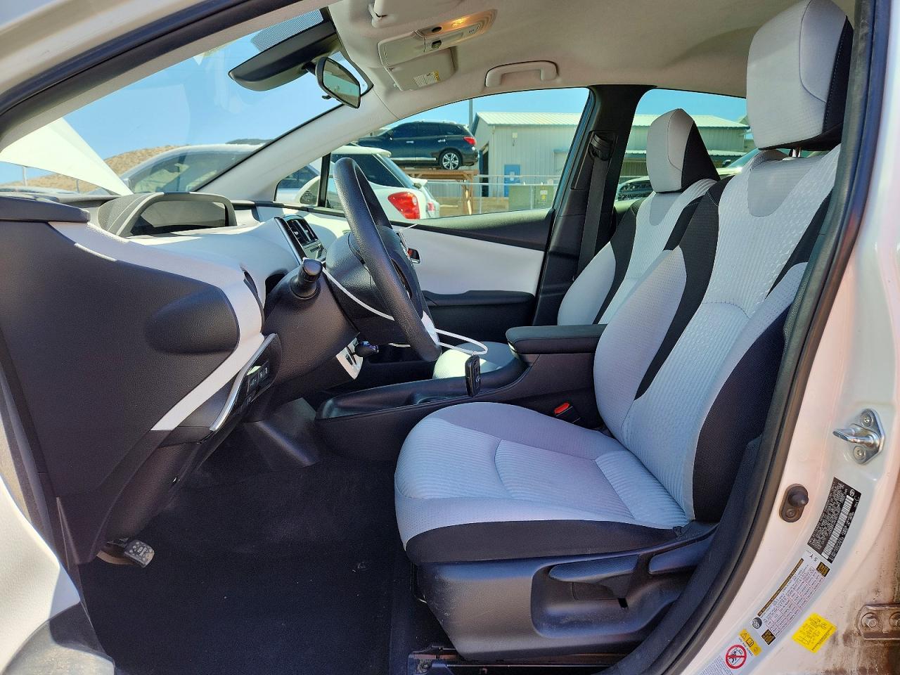 2017 TOYOTA PRIUS TWO photo 13