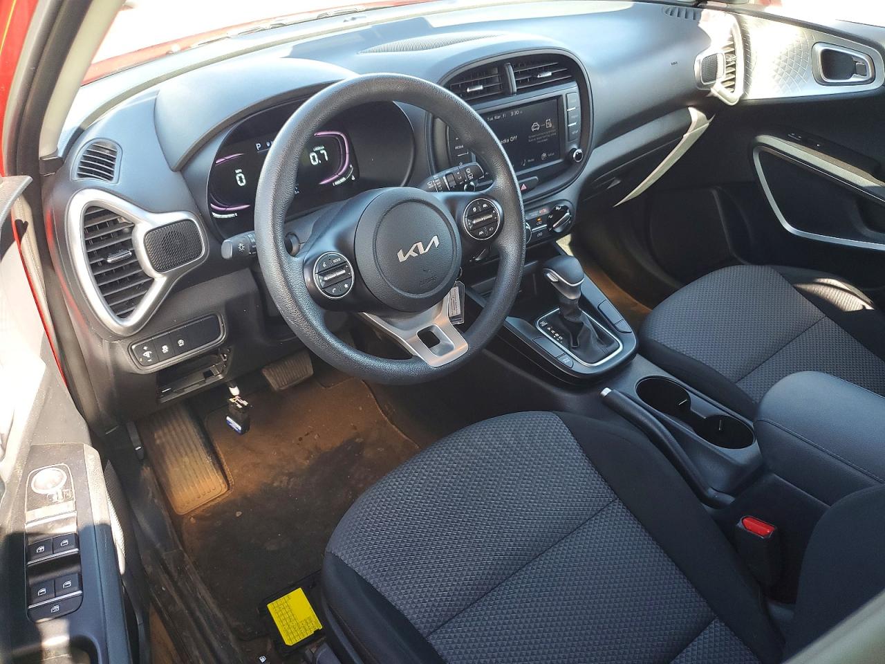 2025 KIA SOUL LX photo 8