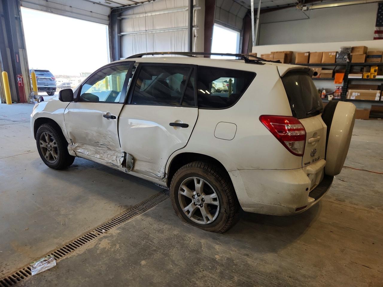 2010 TOYOTA RAV4 BASE photo 3