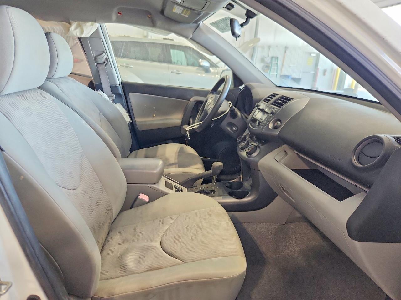 2010 TOYOTA RAV4 BASE photo 13