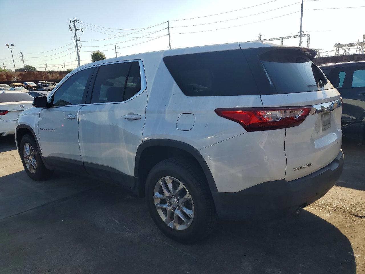 2020 CHEVROLET TRAVERSE LS photo 3