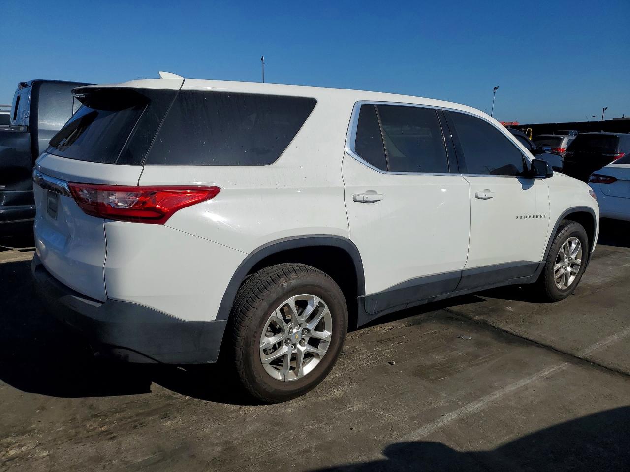 2020 CHEVROLET TRAVERSE LS photo 5