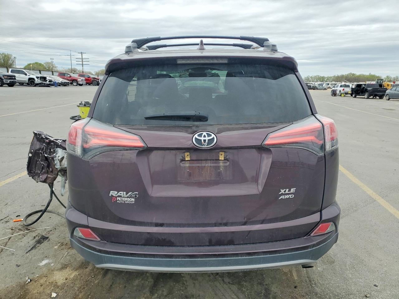 2017 TOYOTA RAV4 XLE photo 6