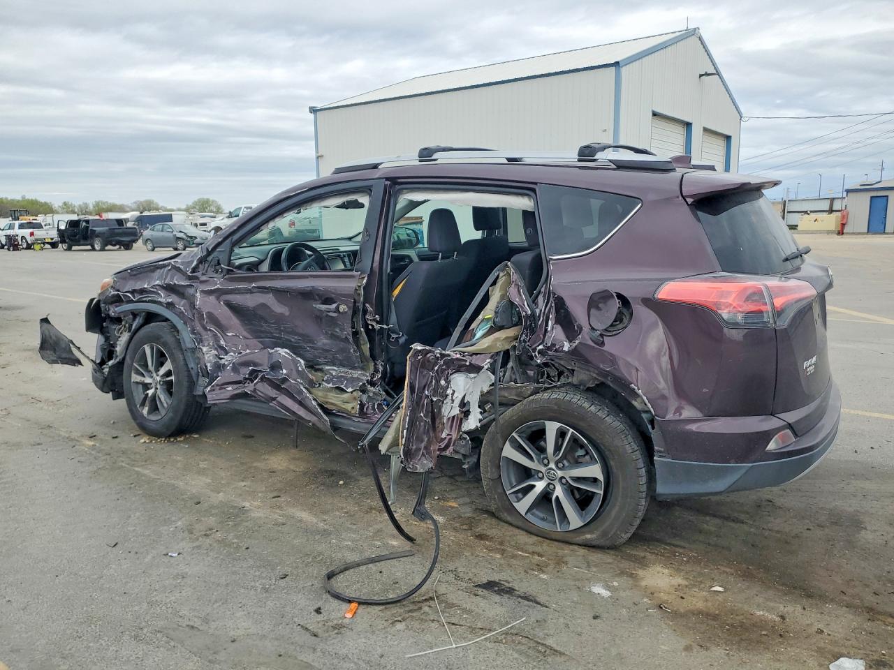 2017 TOYOTA RAV4 XLE photo 2