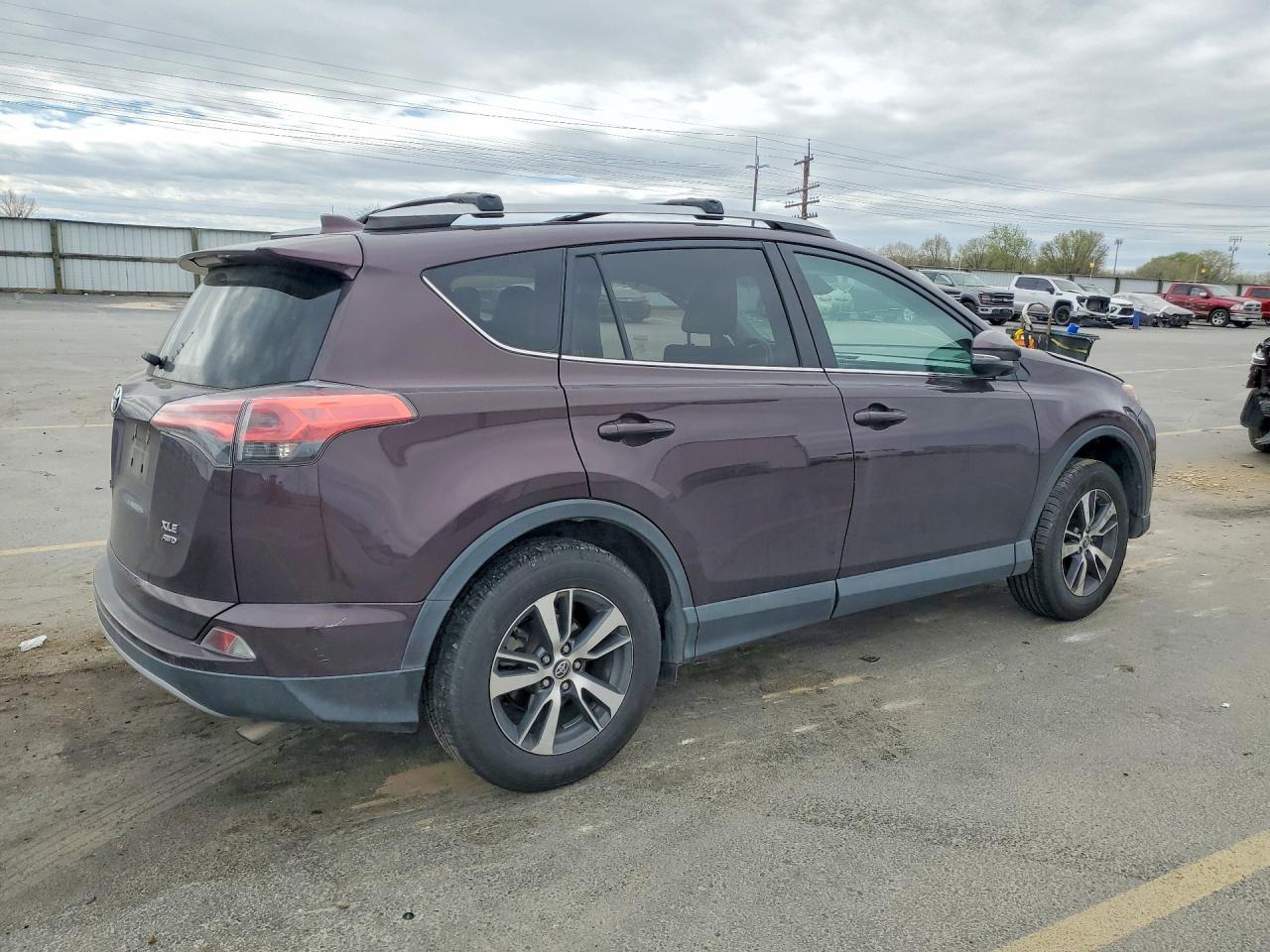 2017 TOYOTA RAV4 XLE photo 3