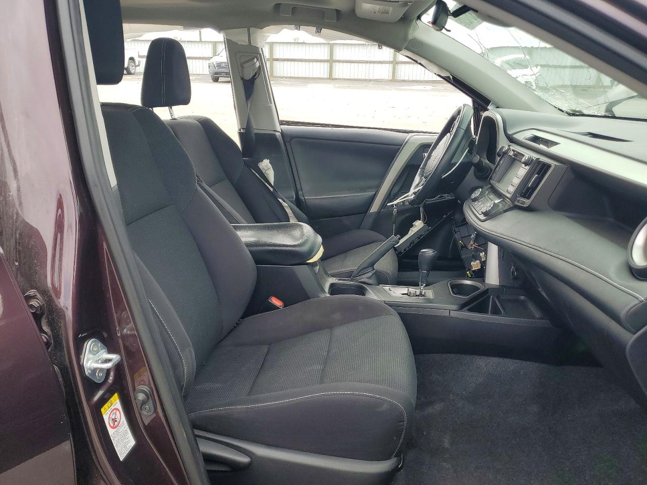 2017 TOYOTA RAV4 XLE photo 7
