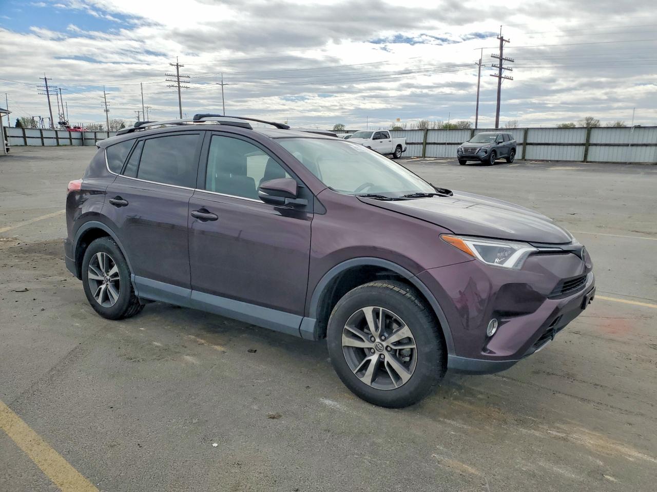 2017 TOYOTA RAV4 XLE photo 4